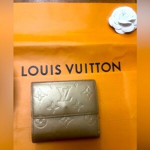 Louis Vuitton gold vernis mat compact wallet 🔥🔥